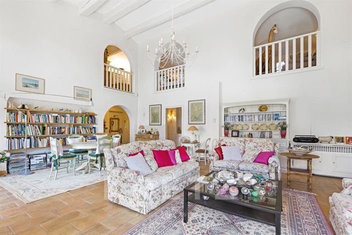 Image No.5-6 Bed House for sale