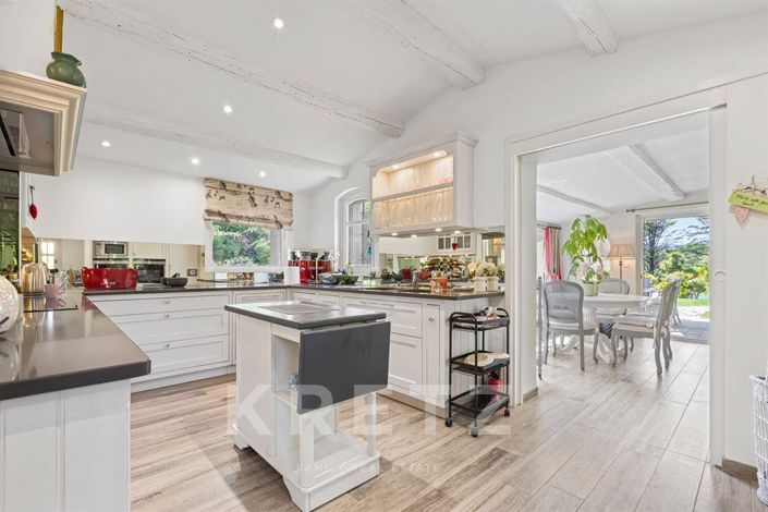 Image No.6-6 Bed House for sale