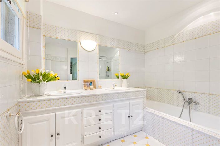 Image No.8-Maison de 6 chambres à vendre à Châteauneuf-Grasse