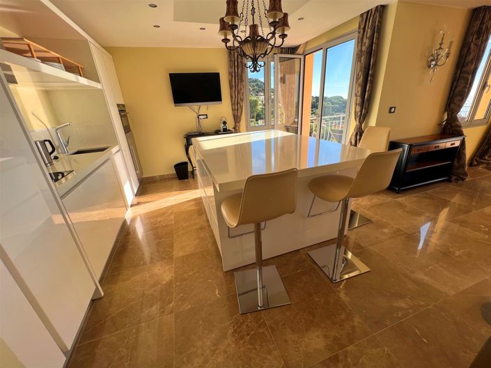 Image No.8-4 Bed House for sale