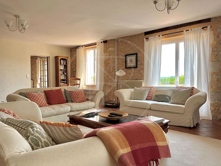 Image No.7-7 Bed House for sale