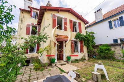 1 - Biarritz, House
