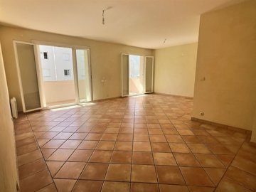 1 - La Crau, Apartment