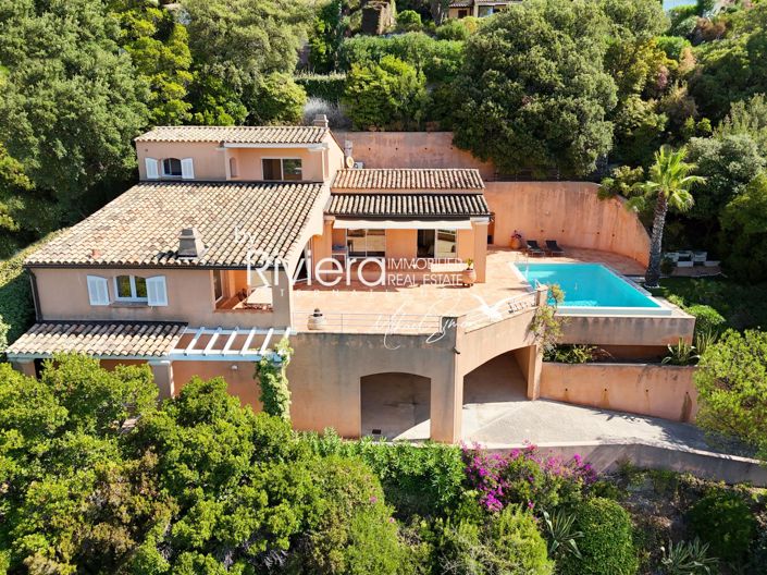 Image No.1-4 Bed House for sale