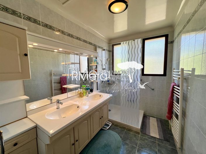 Image No.11-3 Bed House for sale