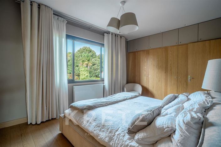 Image No.16-6 Bed House for sale