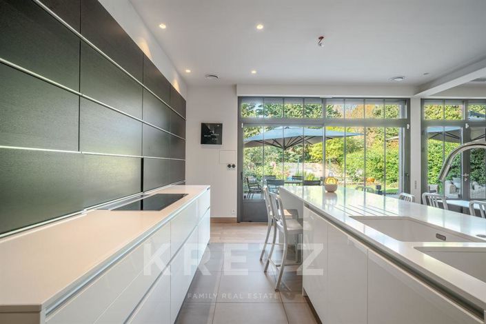 Image No.5-6 Bed House for sale