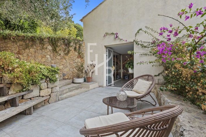 Image No.4-5 Bed House for sale