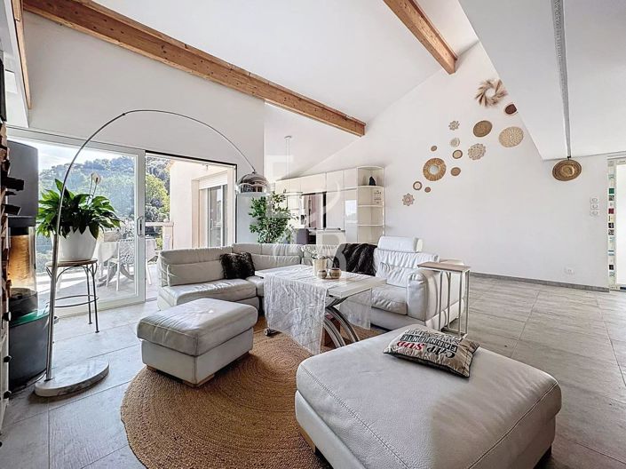 Image No.7-5 Bed House for sale