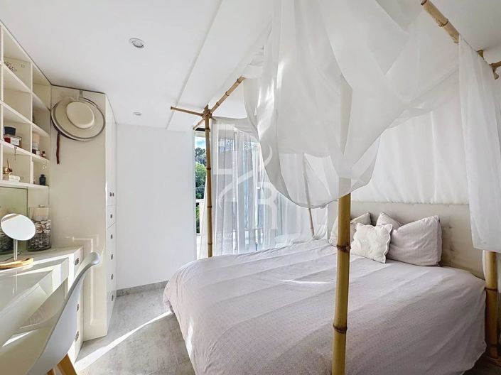 Image No.9-5 Bed House for sale