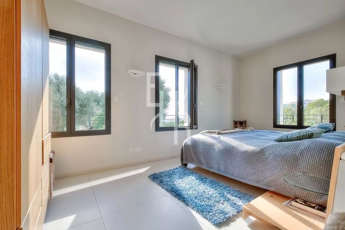 Image No.36-4 Bed House for sale