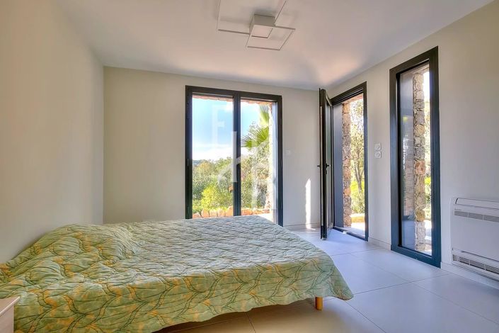 Image No.42-4 Bed House for sale