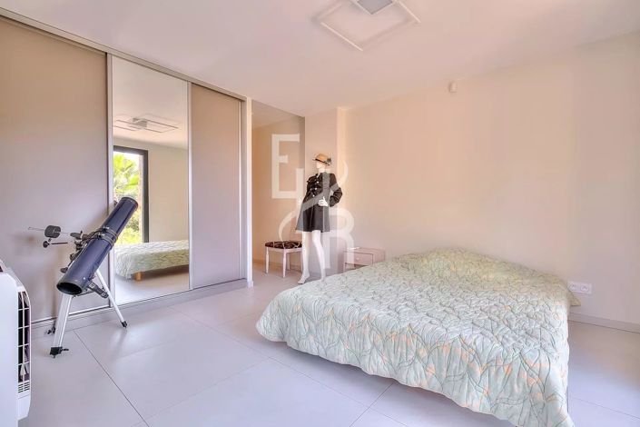 Image No.43-4 Bed House for sale