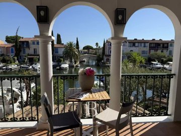 1 - Grimaud, Apartment