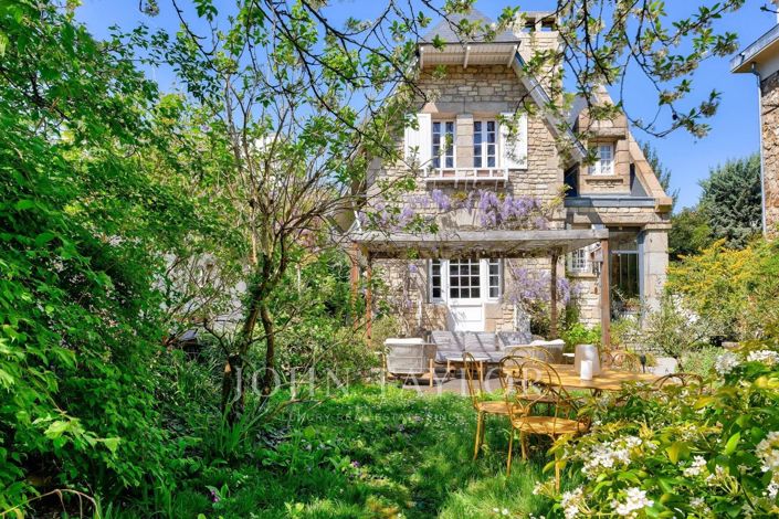Image No.1-4 Bed House for sale