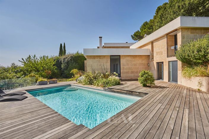 Image No.1-4 Bed House for sale