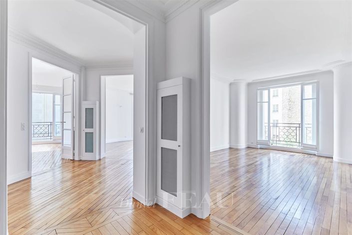 Image No.9-3 Bed Apartment for sale