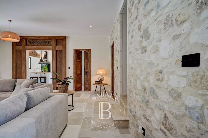 Image No.3-4 Bed House for sale