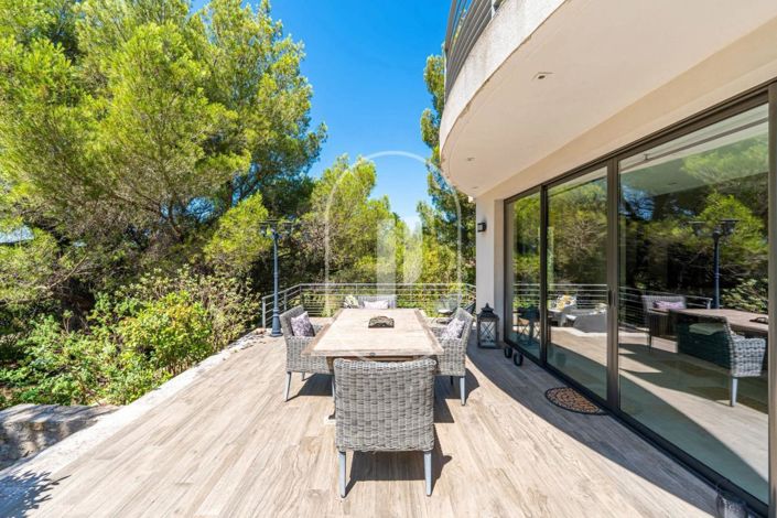 Image No.11-3 Bed House for sale