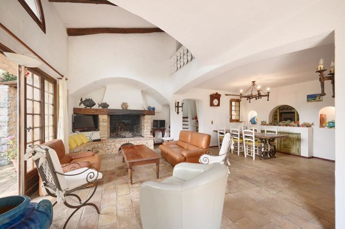 Image No.5-6 Bed House for sale