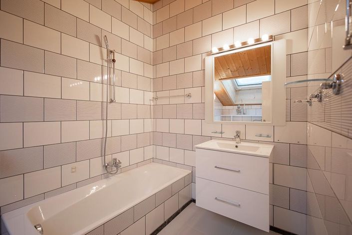 Image No.16-5 Bed House for sale