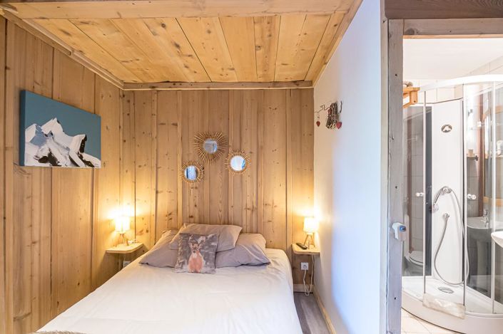 Image No.5-8 Bed House for sale