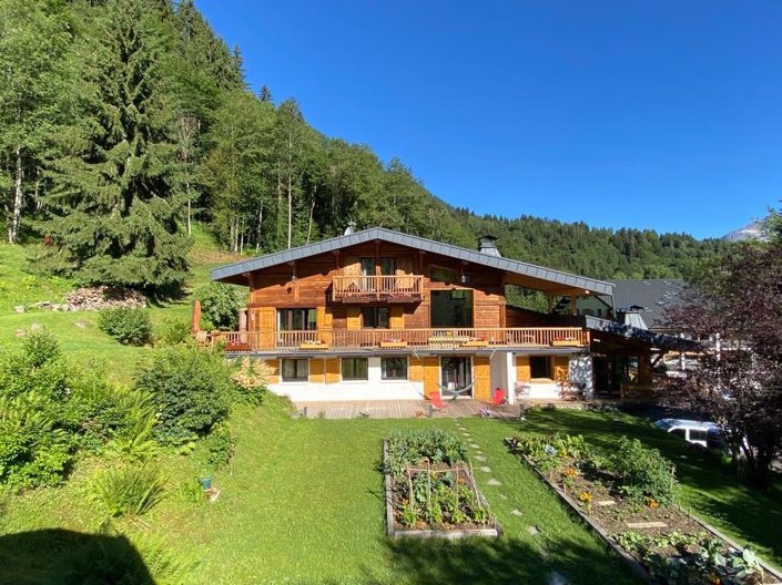 Image No.1-8 Bed House for sale