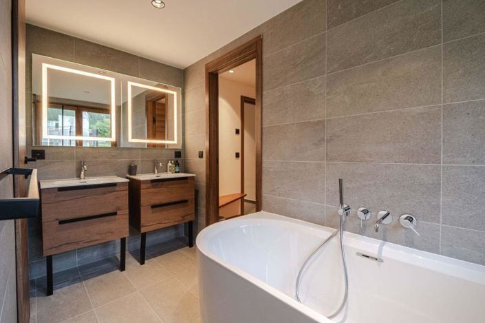 Image No.14-5 Bed Property for sale