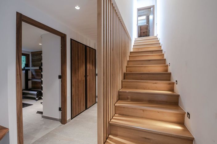 Image No.15-5 Bed Property for sale