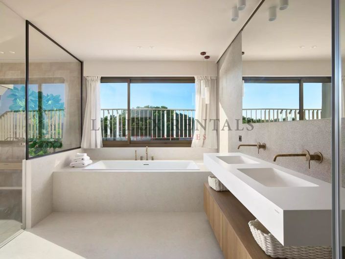 Image No.15-5 Bed Property for sale