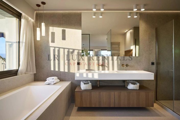 Image No.17-5 Bed Property for sale