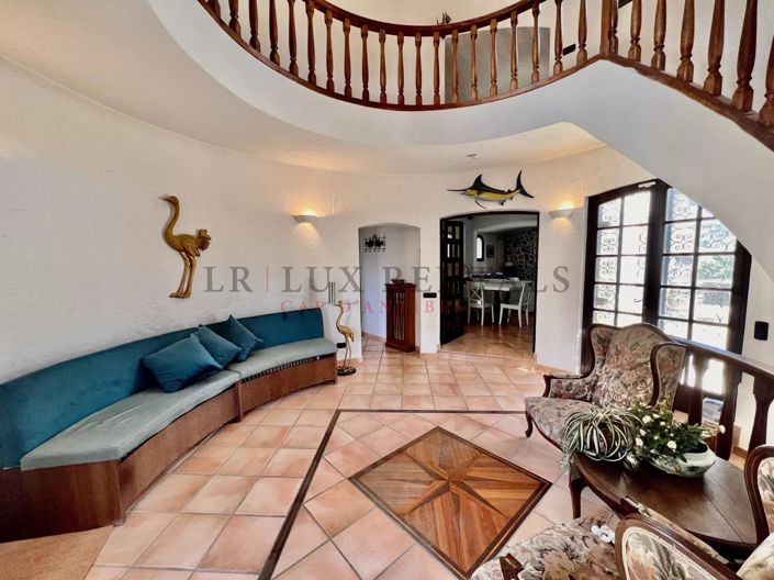 Image No.6-6 Bed House for sale