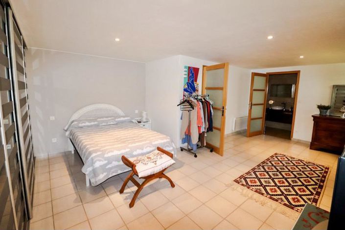 Image No.4-6 Bed House for sale