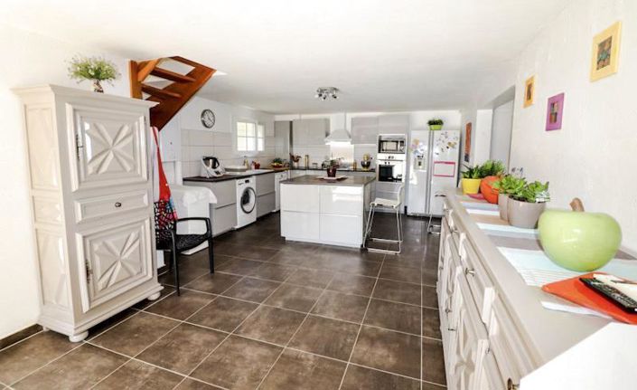 Image No.7-6 Bed House for sale