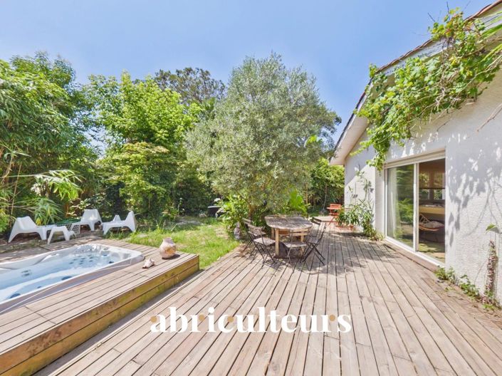 Image No.1-4 Bed House for sale
