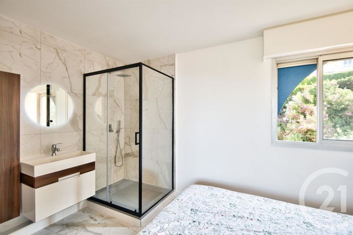 Image No.15-3 Bed Apartment for sale