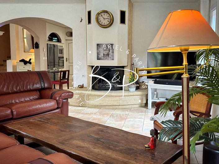 Image No.6-3 Bed House for sale