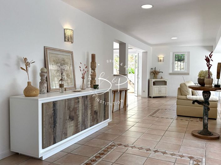 Image No.10-5 Bed House for sale