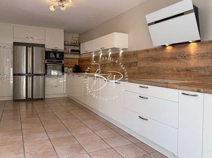 Image No.11-5 Bed House for sale