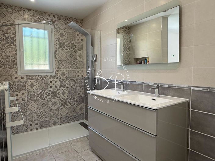 Image No.13-5 Bed House for sale