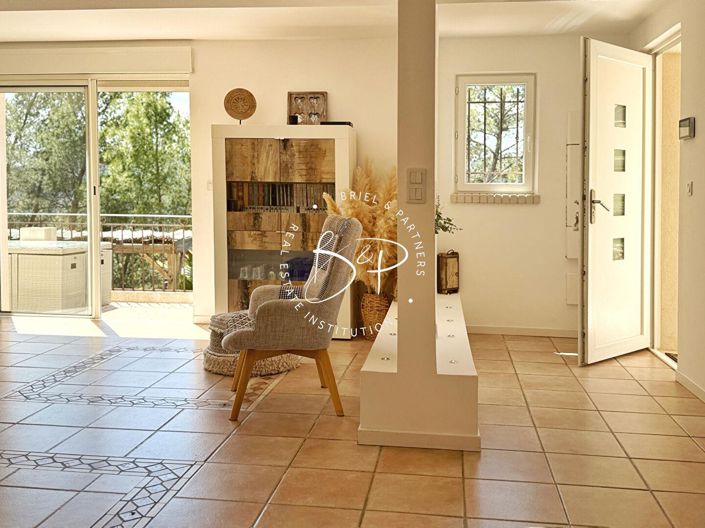 Image No.6-5 Bed House for sale