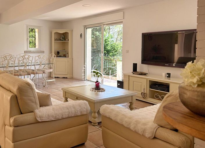 Image No.9-5 Bed House for sale