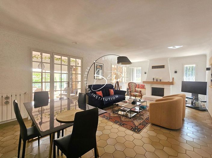 Image No.9-2 Bed House for sale