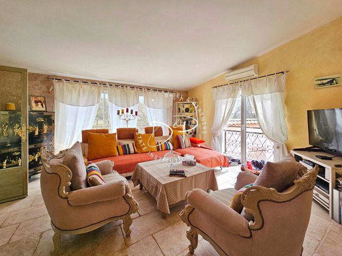 Image No.9-7 Bed House for sale