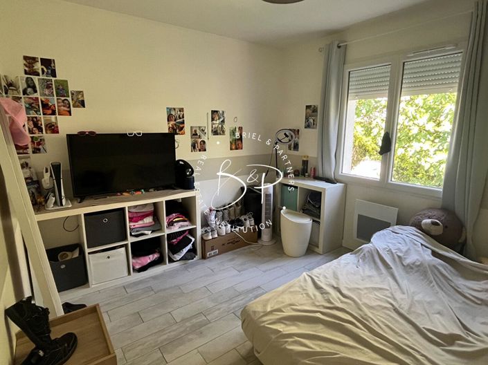 Image No.10-3 Bed House for sale