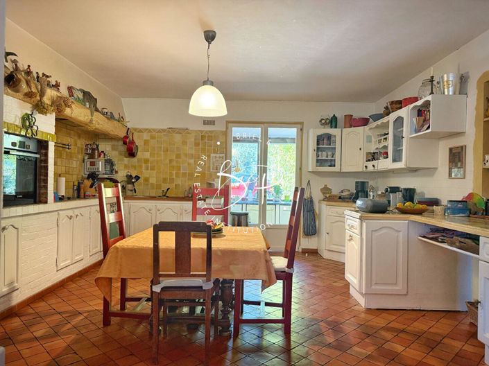 Image No.16-7 Bed House for sale