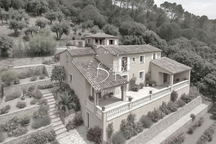 Image No.1-8 Bed House for sale