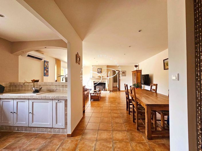 Image No.11-8 Bed House for sale