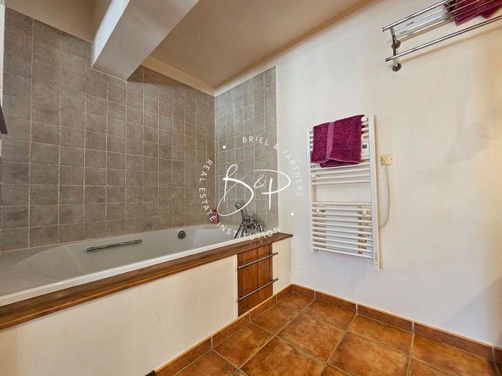 Image No.14-8 Bed House for sale