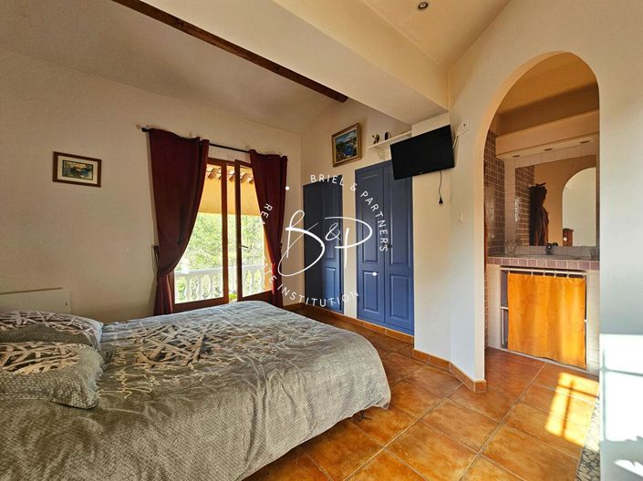 Image No.16-8 Bed House for sale